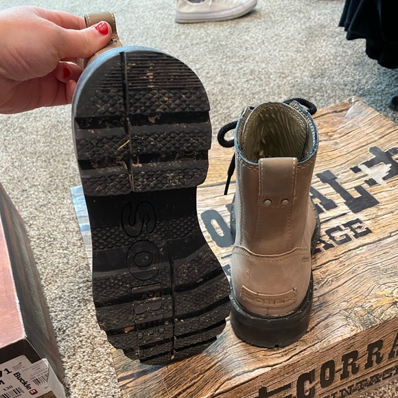 Sorel boots. Womens size 6. Bought last Christmas. So comfy. Waterproof. - Picture 3 of 4